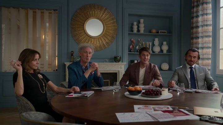 Emily_in_Paris_S02E05_WEBRip_x264-ION10_0946.jpg