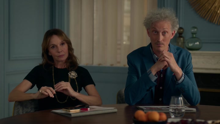 Emily_in_Paris_S02E05_WEBRip_x264-ION10_0970.jpg