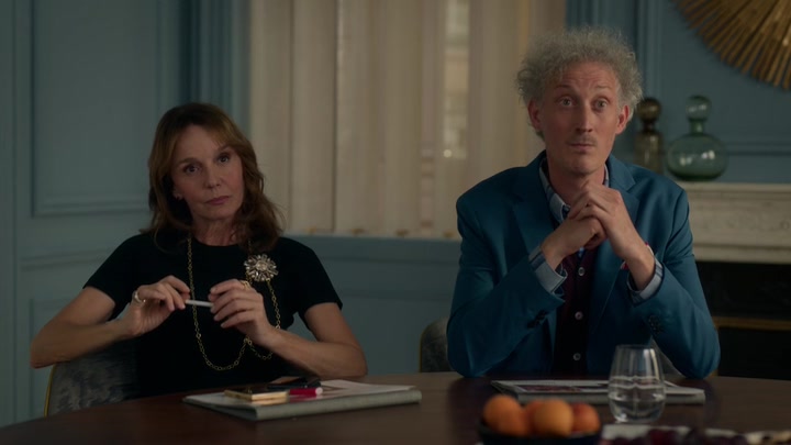 Emily_in_Paris_S02E05_WEBRip_x264-ION10_0971.jpg