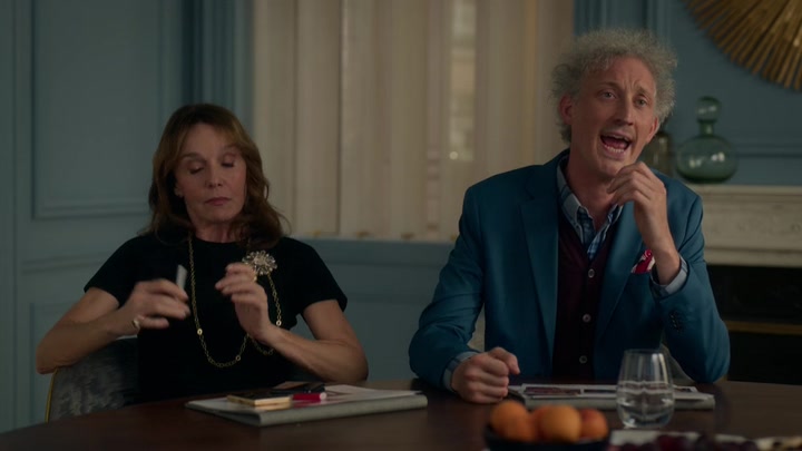 Emily_in_Paris_S02E05_WEBRip_x264-ION10_0979.jpg
