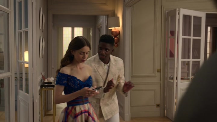 Emily_in_Paris_S02E05_WEBRip_x264-ION10_1028.jpg