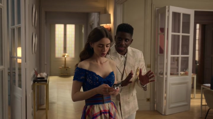 Emily_in_Paris_S02E05_WEBRip_x264-ION10_1029.jpg