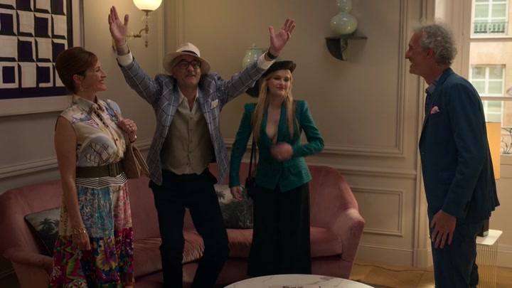 Emily_in_Paris_S02E05_WEBRip_x264-ION10_1046.jpg