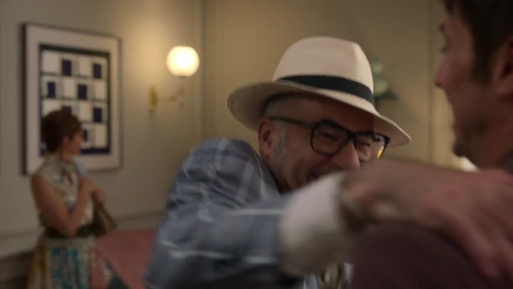 Emily_in_Paris_S02E05_WEBRip_x264-ION10_1056.jpg