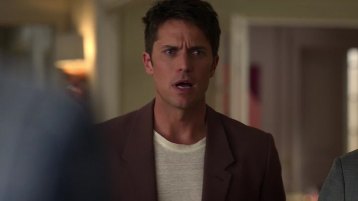 Emily_in_Paris_S02E05_WEBRip_x264-ION10_1065.jpg