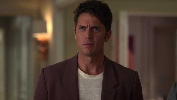 Emily_in_Paris_S02E05_WEBRip_x264-ION10_1072.jpg