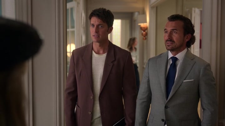 Emily_in_Paris_S02E05_WEBRip_x264-ION10_1078.jpg