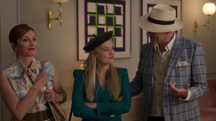 Emily_in_Paris_S02E05_WEBRip_x264-ION10_1081.jpg