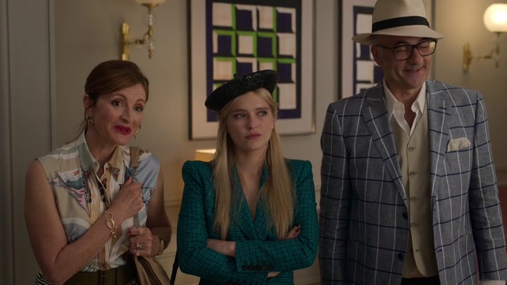 Emily_in_Paris_S02E05_WEBRip_x264-ION10_1093.jpg