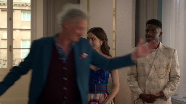 Emily_in_Paris_S02E05_WEBRip_x264-ION10_1134.jpg