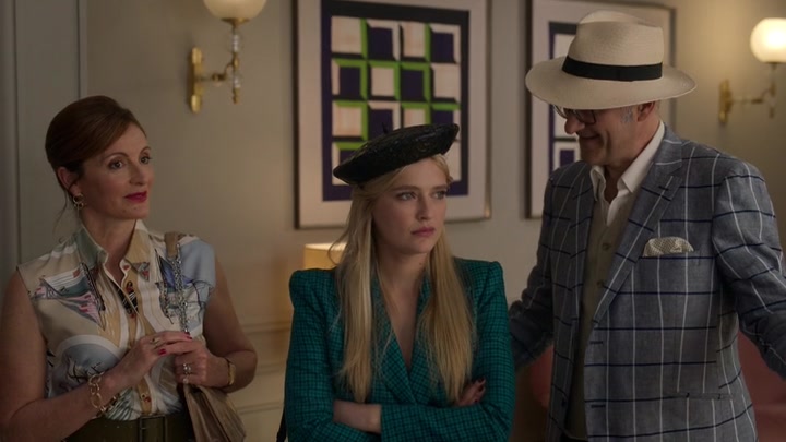 Emily_in_Paris_S02E05_WEBRip_x264-ION10_1135.jpg