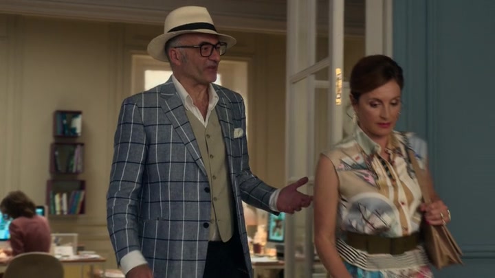 Emily_in_Paris_S02E05_WEBRip_x264-ION10_1154.jpg