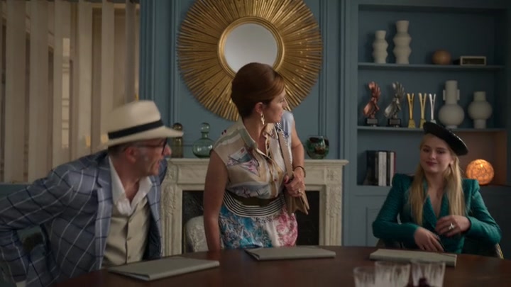 Emily_in_Paris_S02E05_WEBRip_x264-ION10_1159.jpg