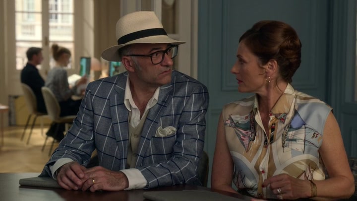 Emily_in_Paris_S02E05_WEBRip_x264-ION10_1171.jpg
