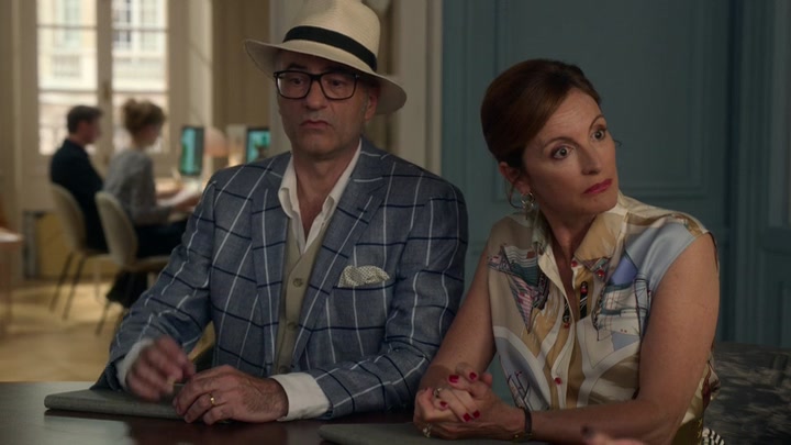 Emily_in_Paris_S02E05_WEBRip_x264-ION10_1179.jpg