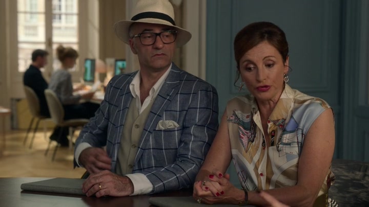 Emily_in_Paris_S02E05_WEBRip_x264-ION10_1180.jpg