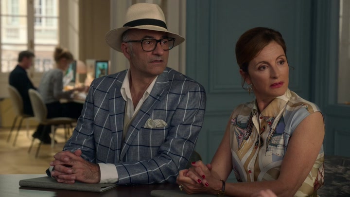 Emily_in_Paris_S02E05_WEBRip_x264-ION10_1241.jpg