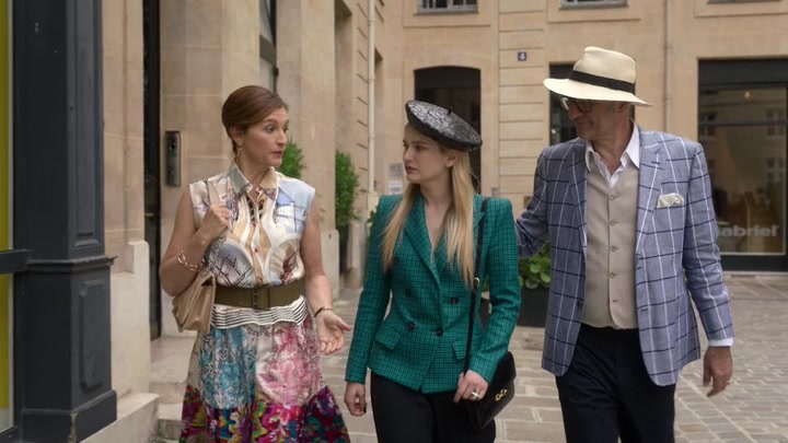 Emily_in_Paris_S02E05_WEBRip_x264-ION10_1258.jpg