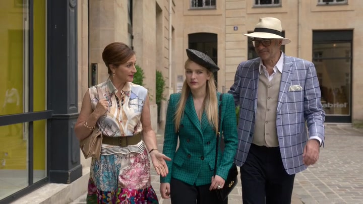 Emily_in_Paris_S02E05_WEBRip_x264-ION10_1260.jpg