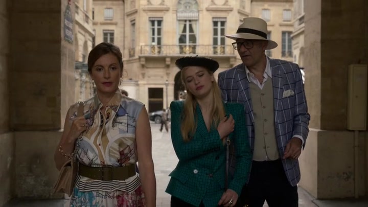 Emily_in_Paris_S02E05_WEBRip_x264-ION10_1283.jpg