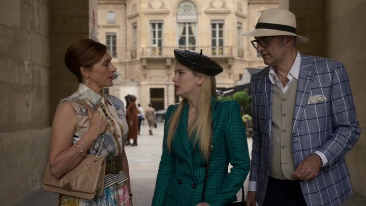 Emily_in_Paris_S02E05_WEBRip_x264-ION10_1288.jpg