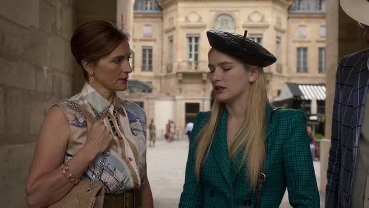 Emily_in_Paris_S02E05_WEBRip_x264-ION10_1294.jpg
