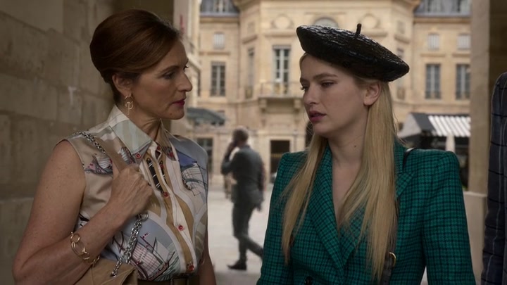 Emily_in_Paris_S02E05_WEBRip_x264-ION10_1296.jpg