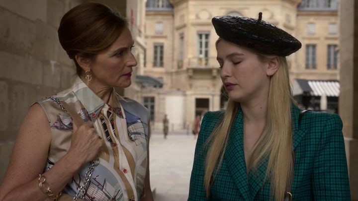 Emily_in_Paris_S02E05_WEBRip_x264-ION10_1298.jpg