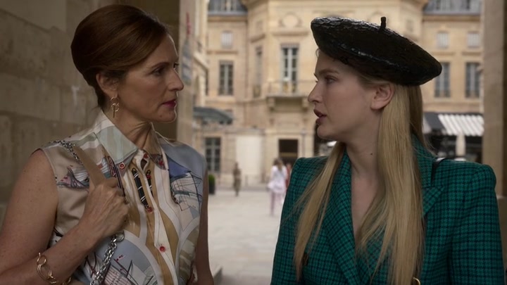 Emily_in_Paris_S02E05_WEBRip_x264-ION10_1299.jpg
