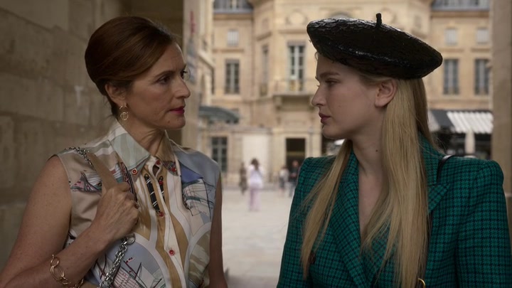 Emily_in_Paris_S02E05_WEBRip_x264-ION10_1302.jpg