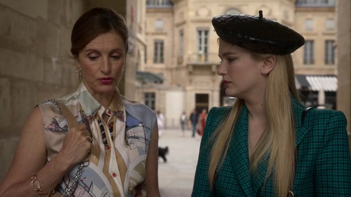 Emily_in_Paris_S02E05_WEBRip_x264-ION10_1308.jpg