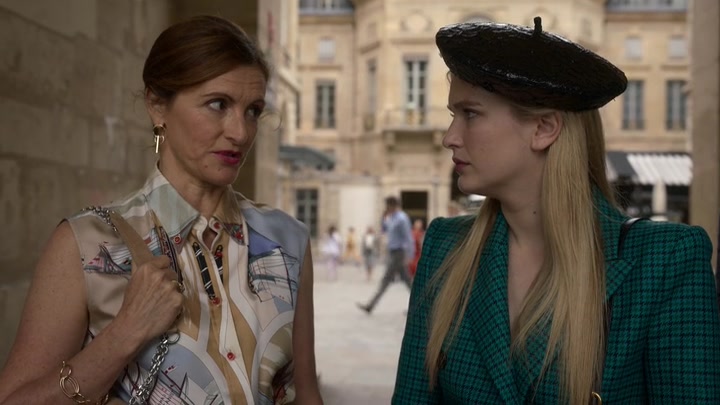 Emily_in_Paris_S02E05_WEBRip_x264-ION10_1310.jpg