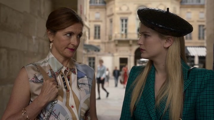 Emily_in_Paris_S02E05_WEBRip_x264-ION10_1314.jpg