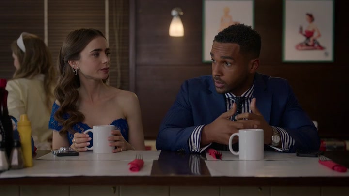 Emily_in_Paris_S02E05_WEBRip_x264-ION10_1359.jpg