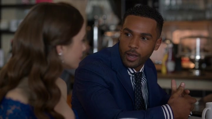 Emily_in_Paris_S02E05_WEBRip_x264-ION10_1368.jpg