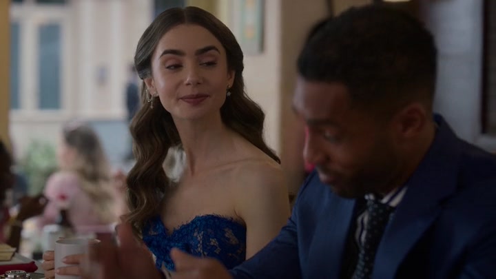 Emily_in_Paris_S02E05_WEBRip_x264-ION10_1384.jpg