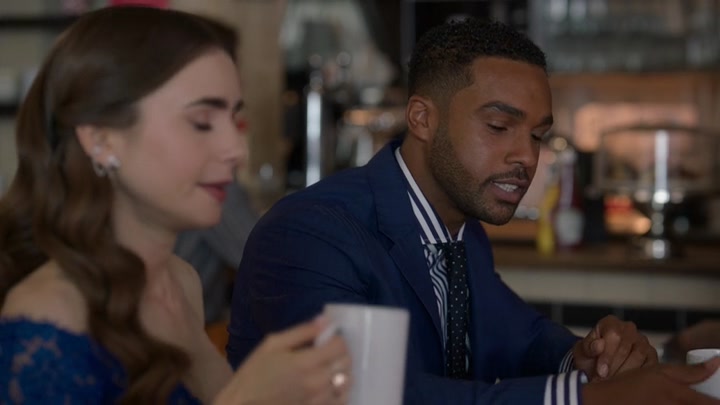 Emily_in_Paris_S02E05_WEBRip_x264-ION10_1392.jpg