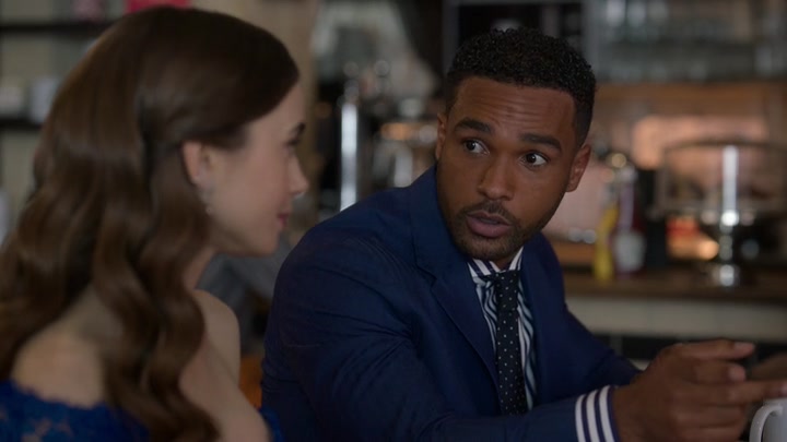 Emily_in_Paris_S02E05_WEBRip_x264-ION10_1403.jpg