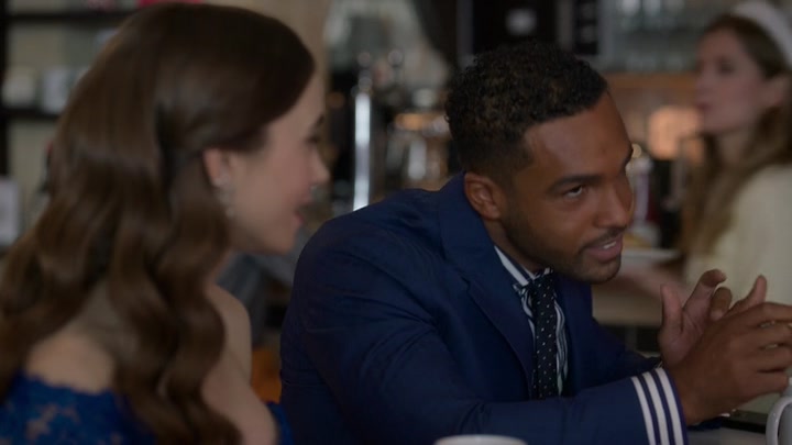 Emily_in_Paris_S02E05_WEBRip_x264-ION10_1432.jpg