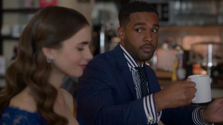 Emily_in_Paris_S02E05_WEBRip_x264-ION10_1445.jpg