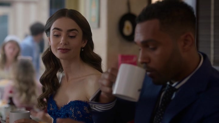 Emily_in_Paris_S02E05_WEBRip_x264-ION10_1450.jpg