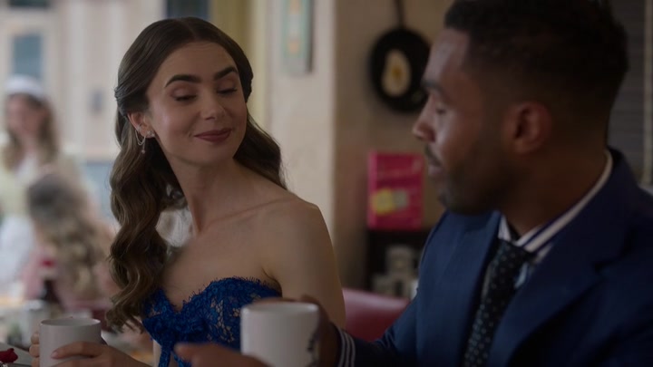 Emily_in_Paris_S02E05_WEBRip_x264-ION10_1455.jpg
