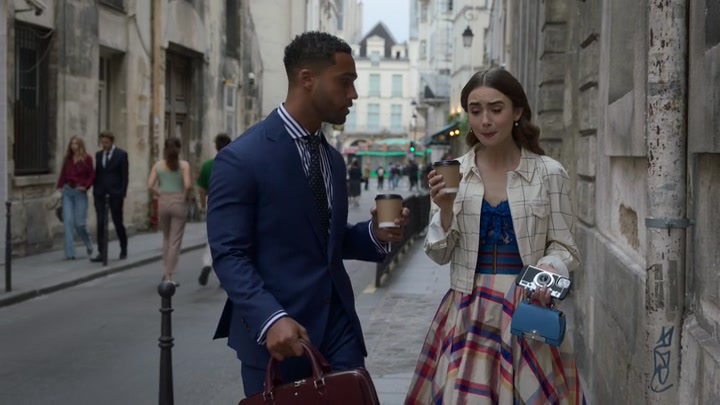 Emily_in_Paris_S02E05_WEBRip_x264-ION10_1473.jpg