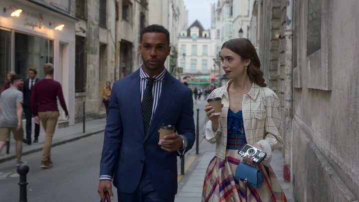 Emily_in_Paris_S02E05_WEBRip_x264-ION10_1485.jpg