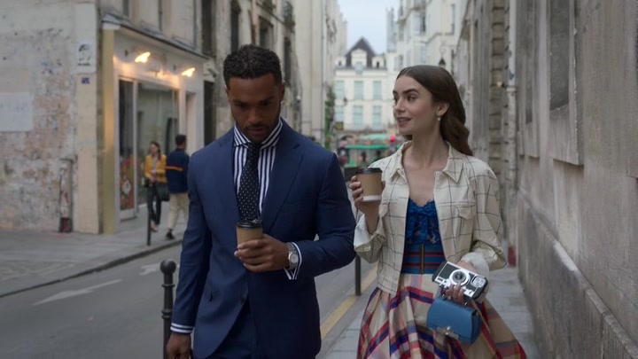 Emily_in_Paris_S02E05_WEBRip_x264-ION10_1495.jpg