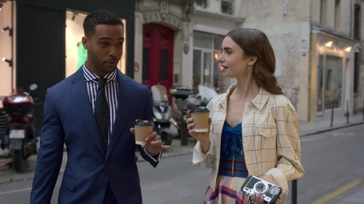 Emily_in_Paris_S02E05_WEBRip_x264-ION10_1509.jpg