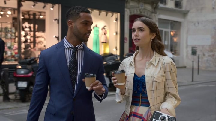 Emily_in_Paris_S02E05_WEBRip_x264-ION10_1511.jpg