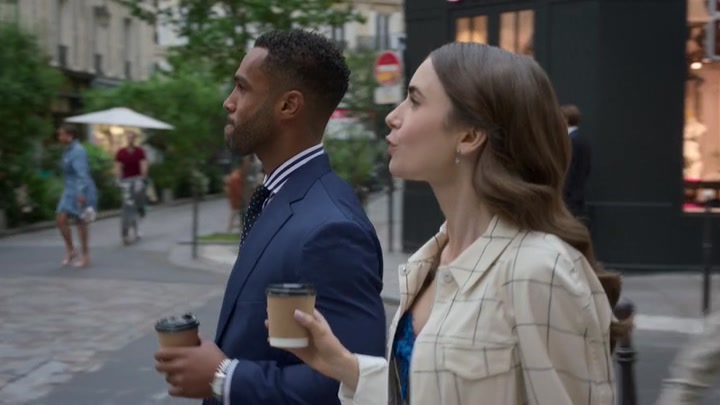 Emily_in_Paris_S02E05_WEBRip_x264-ION10_1518.jpg