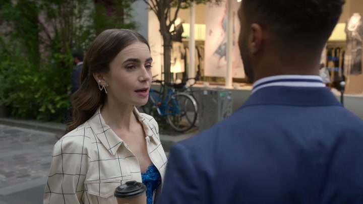 Emily_in_Paris_S02E05_WEBRip_x264-ION10_1524.jpg