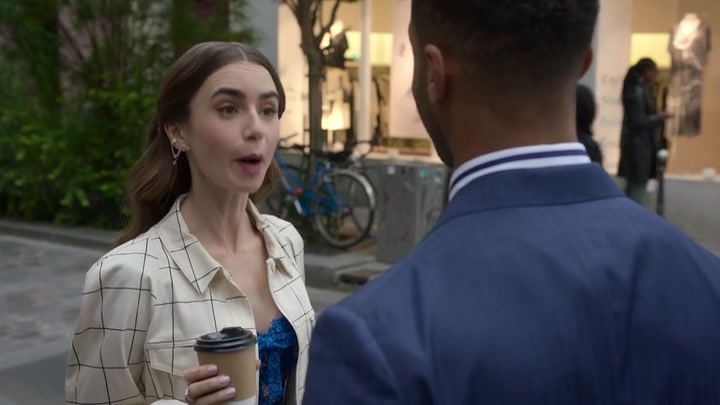 Emily_in_Paris_S02E05_WEBRip_x264-ION10_1532.jpg